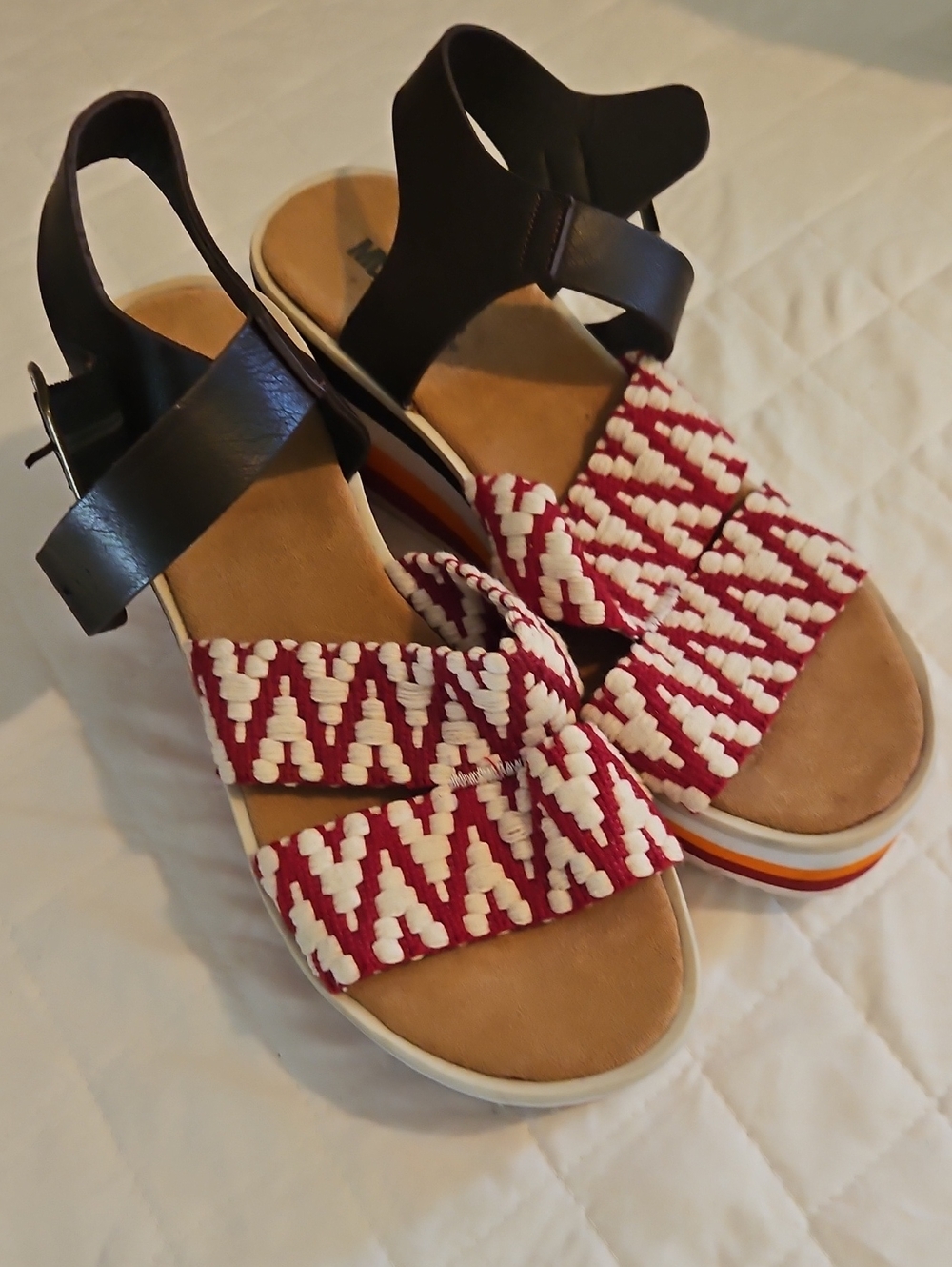 Women’s Sz 10 Platform Sandals with Red & White Woven Straps